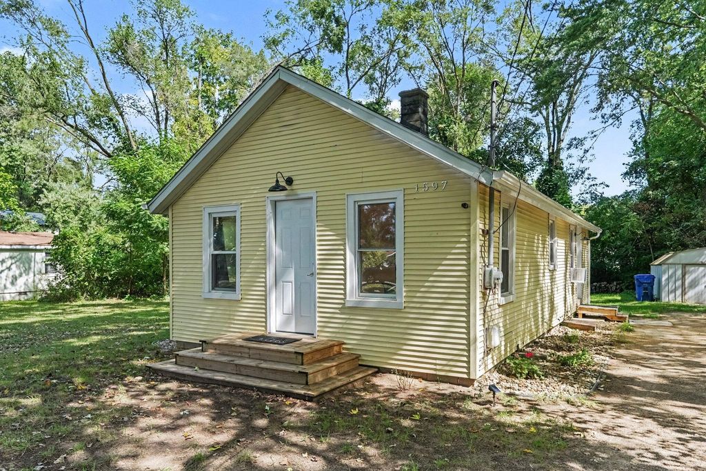 1597 Norton Road, Benton Charter Twp, MI 49022