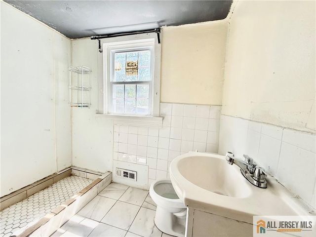 659 S 2nd Street, Plainfield, NJ 07060