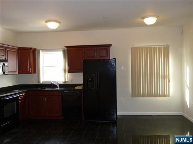 24 S William Street 203, Bergenfield, NJ 07621