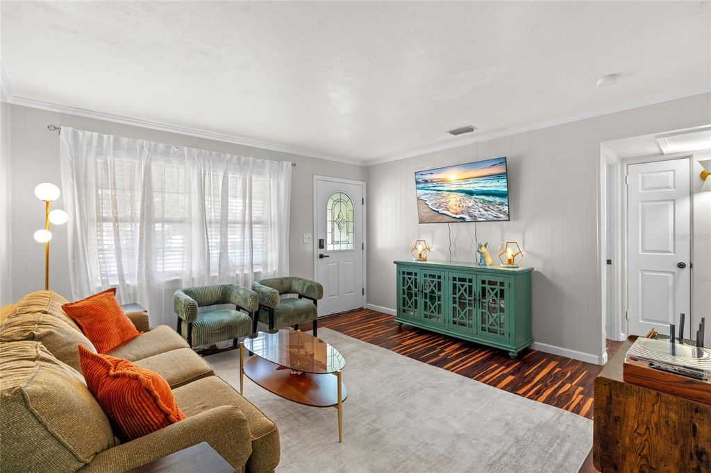 Image 4 of property listing at 3120 20TH STREET N, St Petersburg, FL 33713