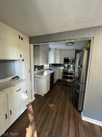 230 Helen Avenue, Akron, OH 44310