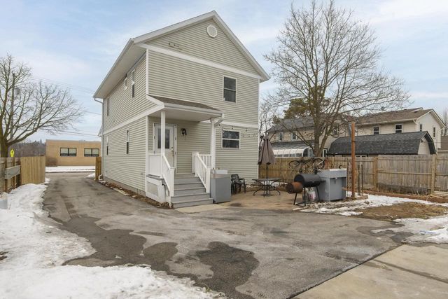 1135 White Rock AVENUE, Waukesha, WI 53186