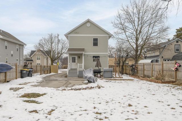 1135 White Rock AVENUE, Waukesha, WI 53186