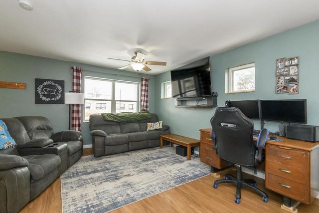 1135 White Rock AVENUE, Waukesha, WI 53186