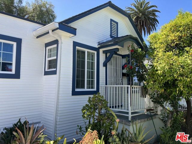 966 W Kensington Road, Los Angeles, CA 90026