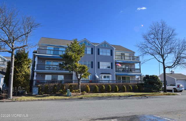77 Bay Point Harbour, Point Pleasant, NJ 08742