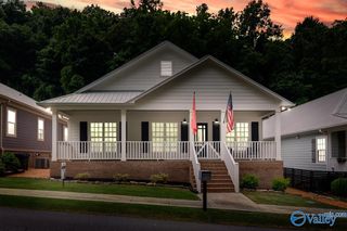 1521 Patterson Street, Guntersville, AL 35976
