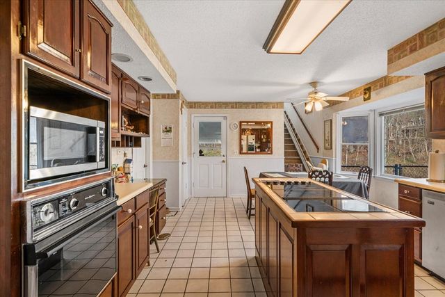 1444 Thrasher Hills Drive, Dalton, GA 30721