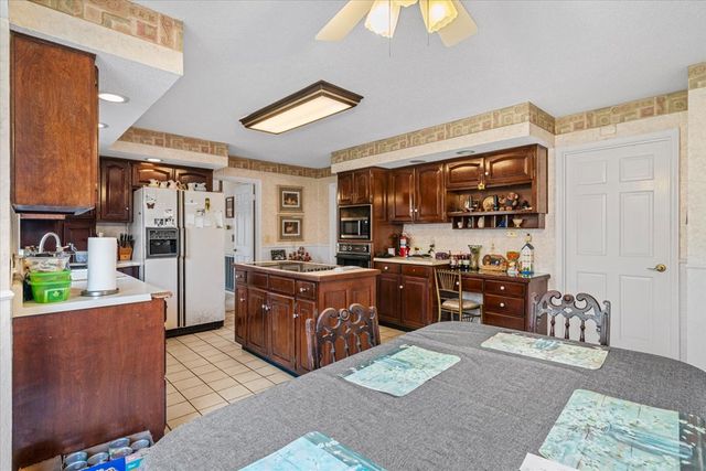 1444 Thrasher Hills Drive, Dalton, GA 30721