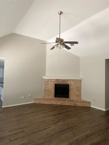 825 Springfield Drive, Cedar Hill, TX 75104