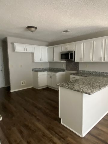 825 Springfield Drive, Cedar Hill, TX 75104
