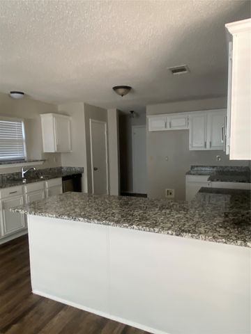 825 Springfield Drive, Cedar Hill, TX 75104