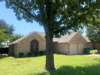 825 Springfield Drive, Cedar Hill, TX 75104