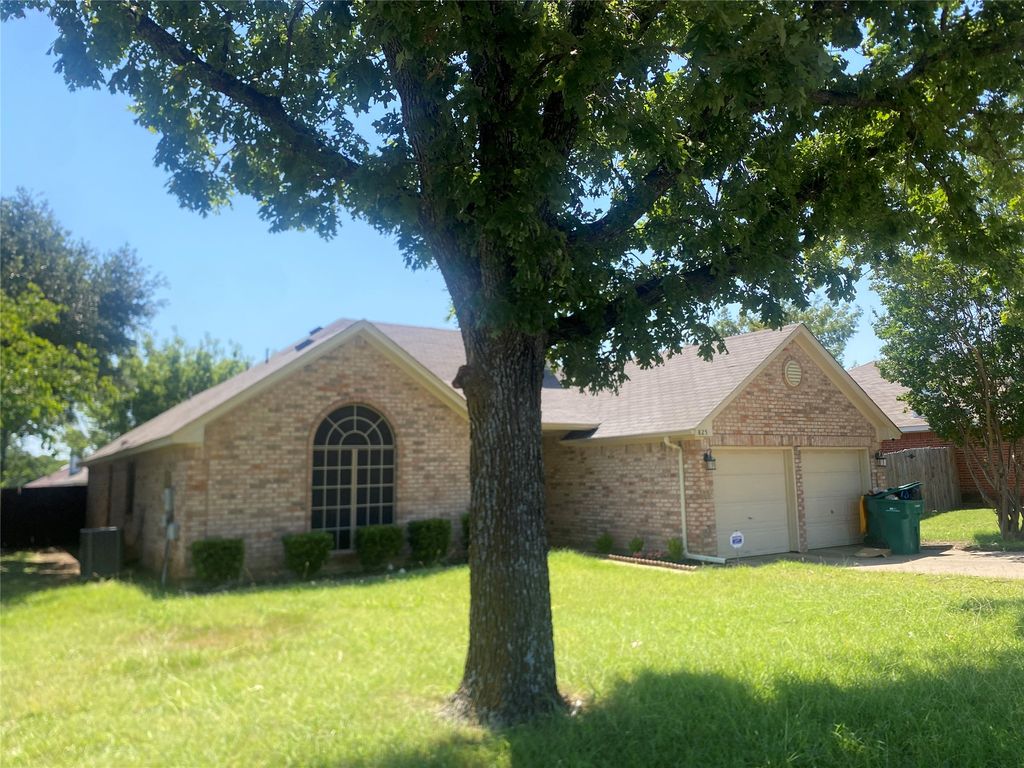 825 Springfield Drive, Cedar Hill, TX 75104