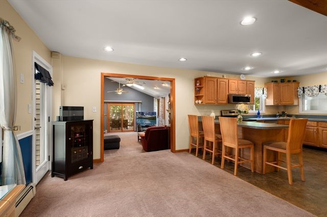20 Hemlock Rd, Tewksbury, MA 01876