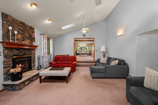 20 Hemlock Rd, Tewksbury, MA 01876