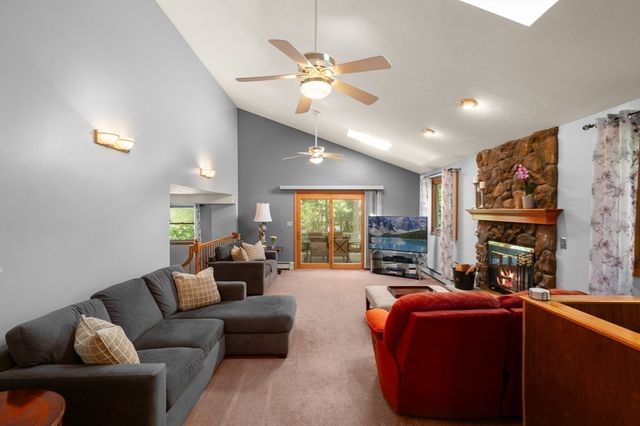 20 Hemlock Rd, Tewksbury, MA 01876