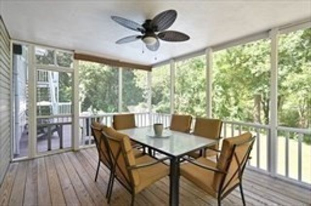 20 Hemlock Rd, Tewksbury, MA 01876