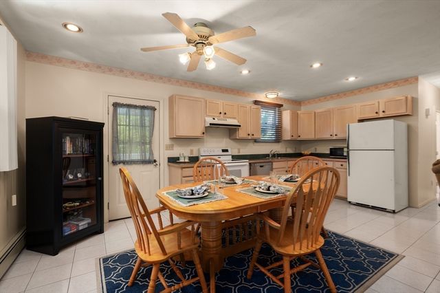 20 Hemlock Rd, Tewksbury, MA 01876