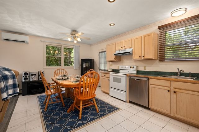 20 Hemlock Rd, Tewksbury, MA 01876