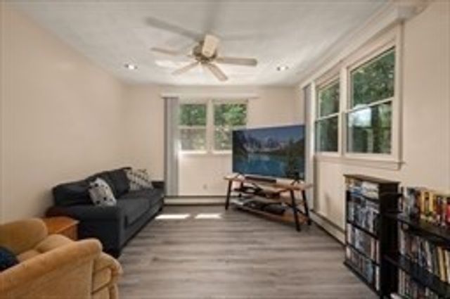 20 Hemlock Rd, Tewksbury, MA 01876
