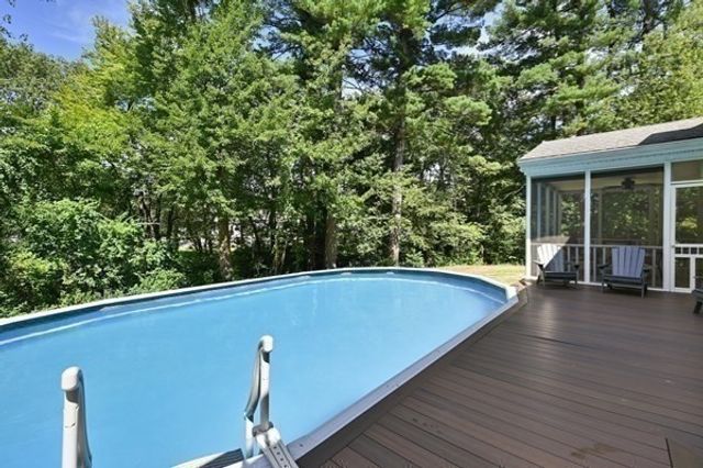 20 Hemlock Rd, Tewksbury, MA 01876