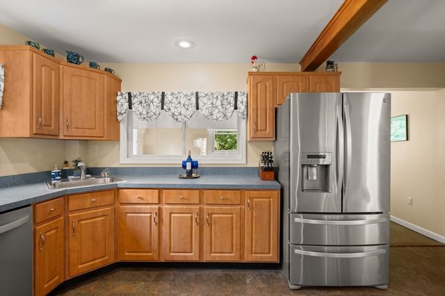 20 Hemlock Rd, Tewksbury, MA 01876