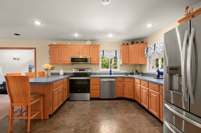 20 Hemlock Rd, Tewksbury, MA 01876