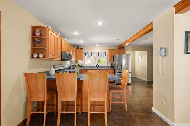 20 Hemlock Rd, Tewksbury, MA 01876