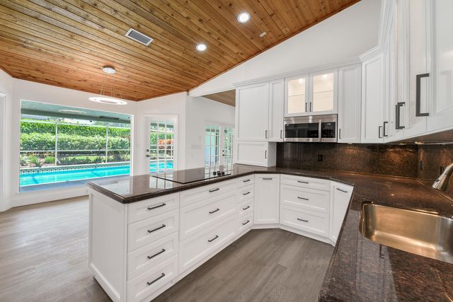 3185 St James Drive, Boca Raton, FL 33434