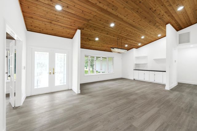 3185 St James Drive, Boca Raton, FL 33434
