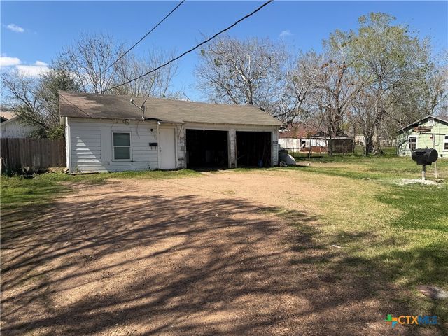 505-507-611 Avenue C, Victoria, TX 77901