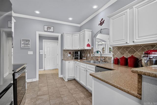 1308 Nature Way Dr, Benton, AR 72019