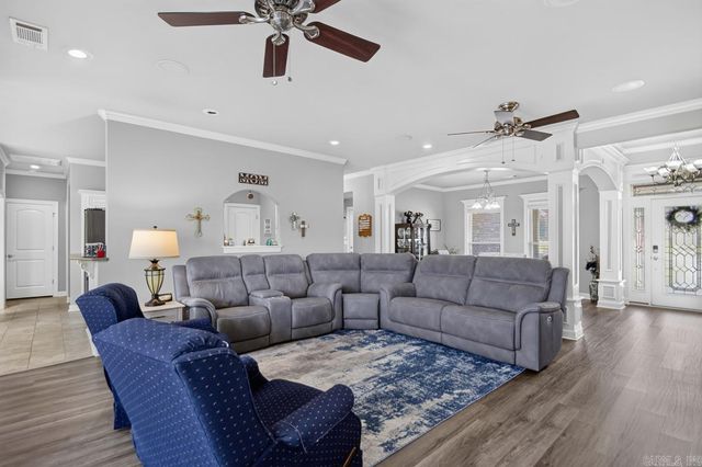 1308 Nature Way Dr, Benton, AR 72019