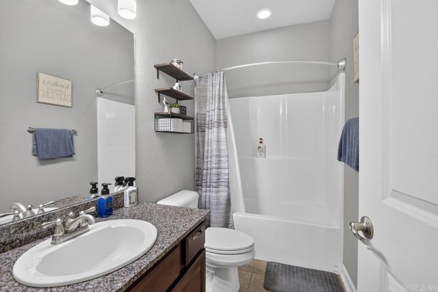 1308 Nature Way Dr, Benton, AR 72019