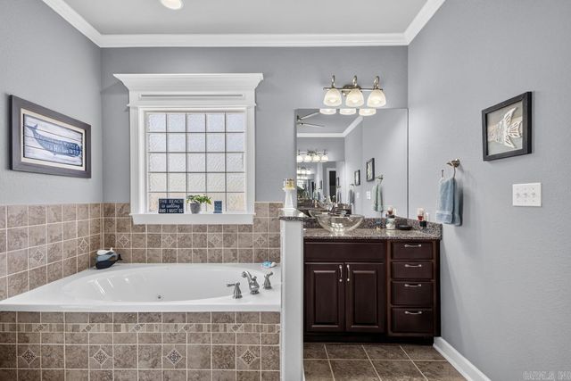 1308 Nature Way Dr, Benton, AR 72019