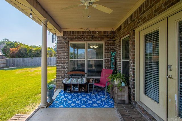 1308 Nature Way Dr, Benton, AR 72019