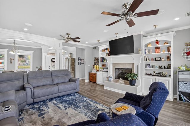 1308 Nature Way Dr, Benton, AR 72019