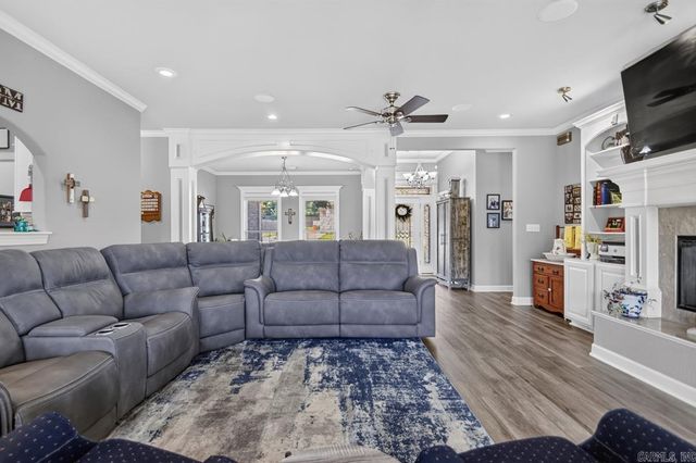 1308 Nature Way Dr, Benton, AR 72019