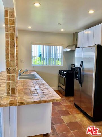 1435 N Fairfax Avenue 11, West Hollywood, CA 90046