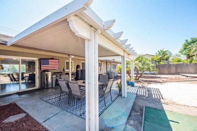 2094 Thibodo Ct, Vista, CA 92081