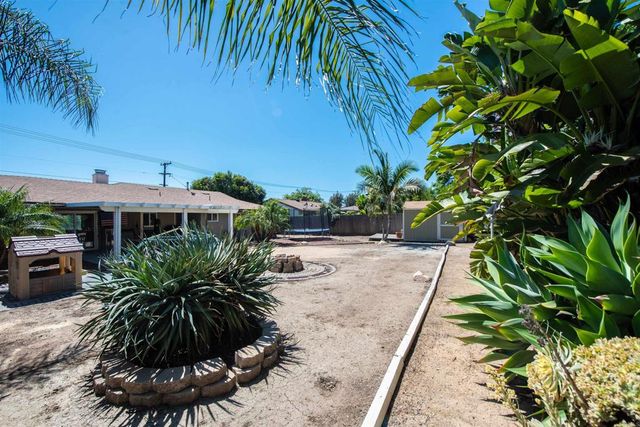 2094 Thibodo Ct, Vista, CA 92081