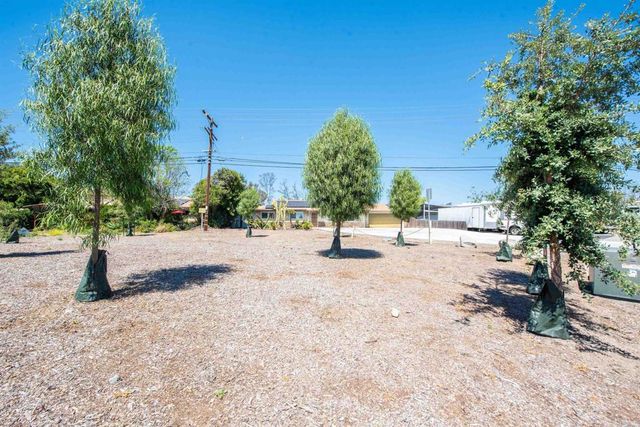 2094 Thibodo Ct, Vista, CA 92081
