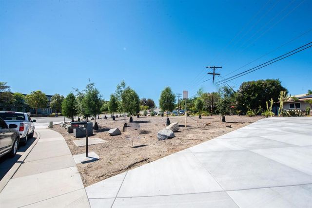 2094 Thibodo Ct, Vista, CA 92081