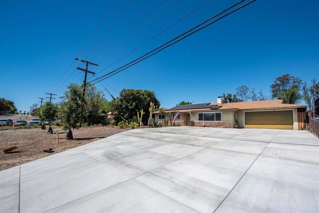 2094 Thibodo Ct, Vista, CA 92081