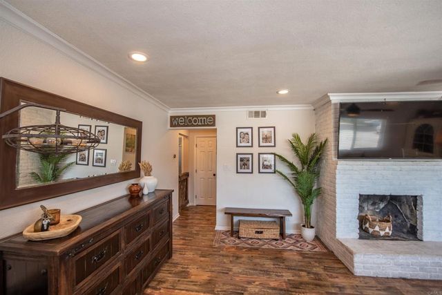 2094 Thibodo Ct, Vista, CA 92081