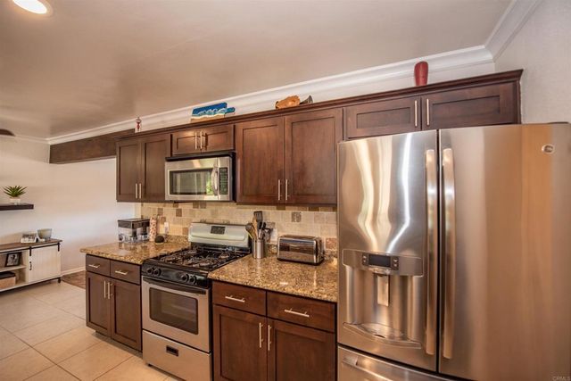 2094 Thibodo Ct, Vista, CA 92081