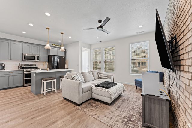 11326 S LAKE RUN RD, South Jordan, UT 84009