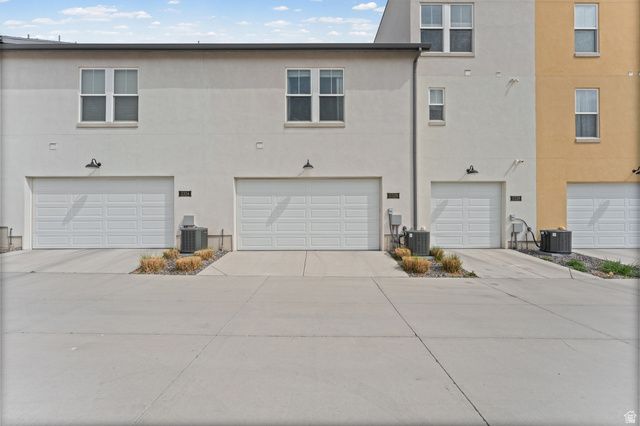 11326 S LAKE RUN RD, South Jordan, UT 84009