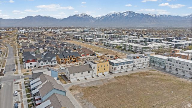 11326 S LAKE RUN RD, South Jordan, UT 84009